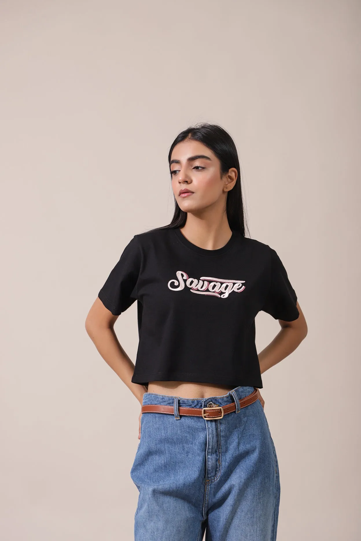 CROPPED EMBROIDERED TEE