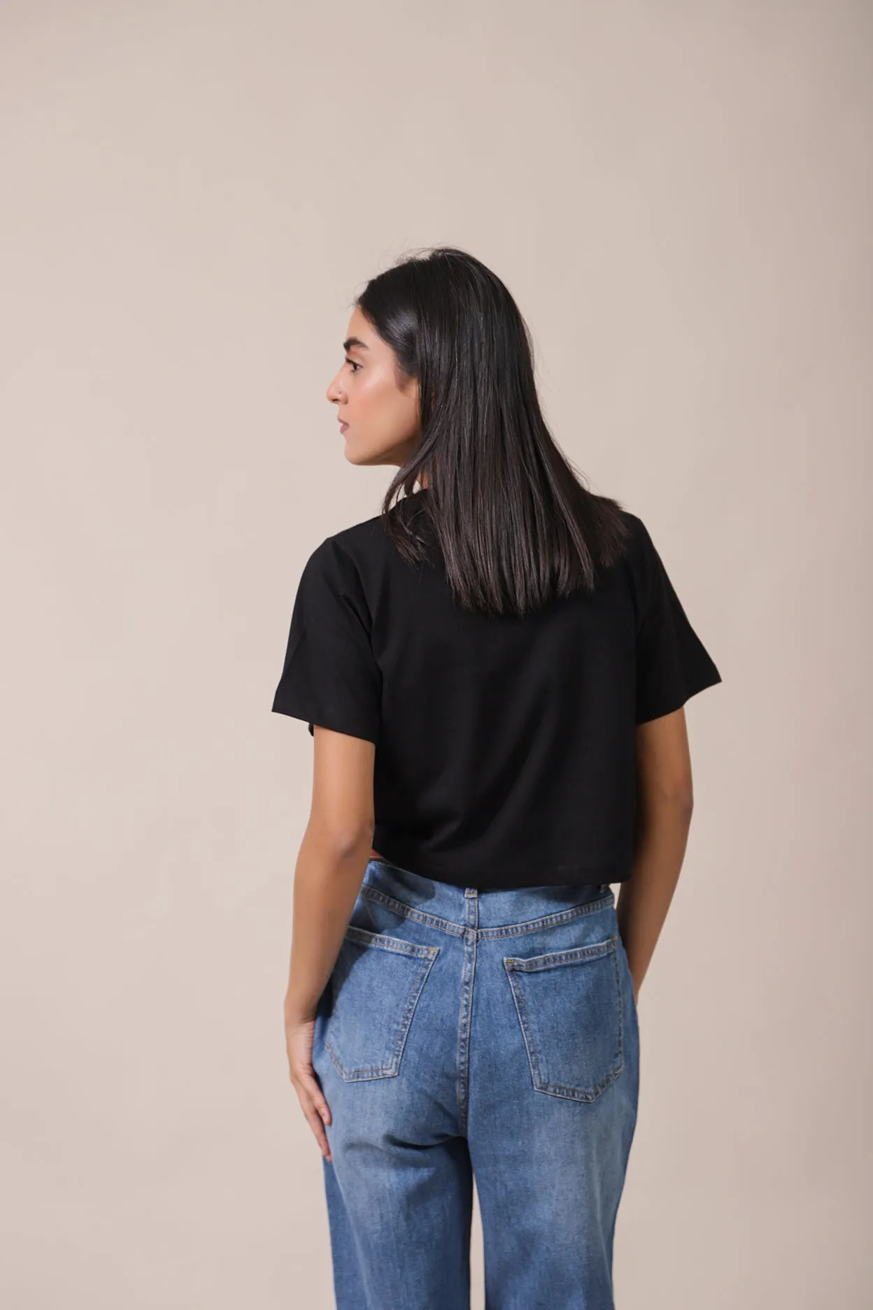 CROPPED EMBROIDERED TEE