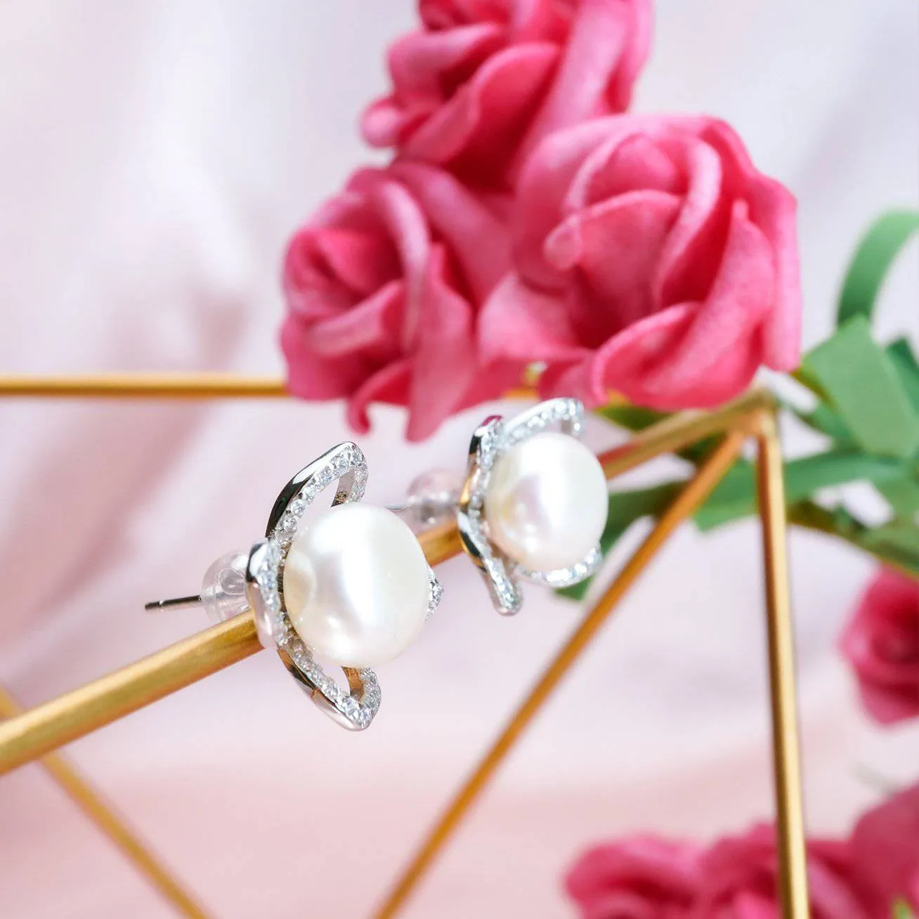 Elegant Freshwater Pearl Earrings WE00089