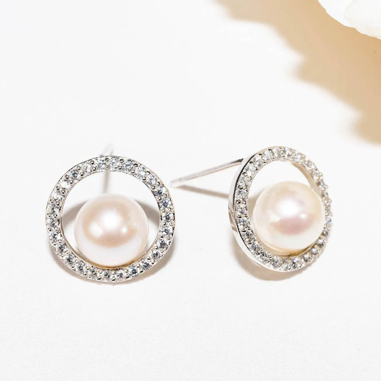 Elegant Freshwater Pearl Earrings WE00237