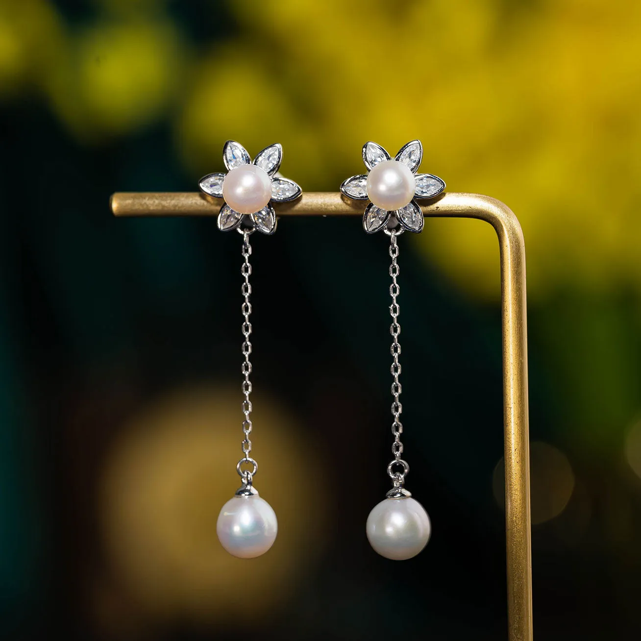 Elegant Freshwater Pearl Earrings WE00296 | GARDENS