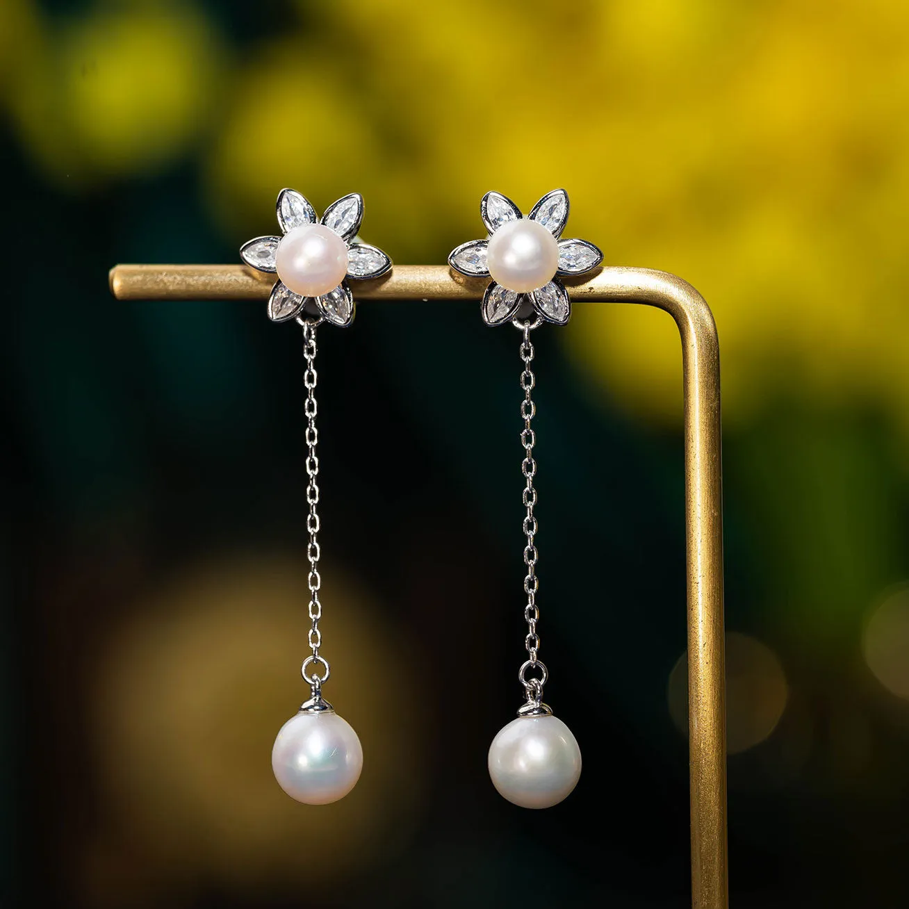 Elegant Freshwater Pearl Earrings WE00296 | GARDENS