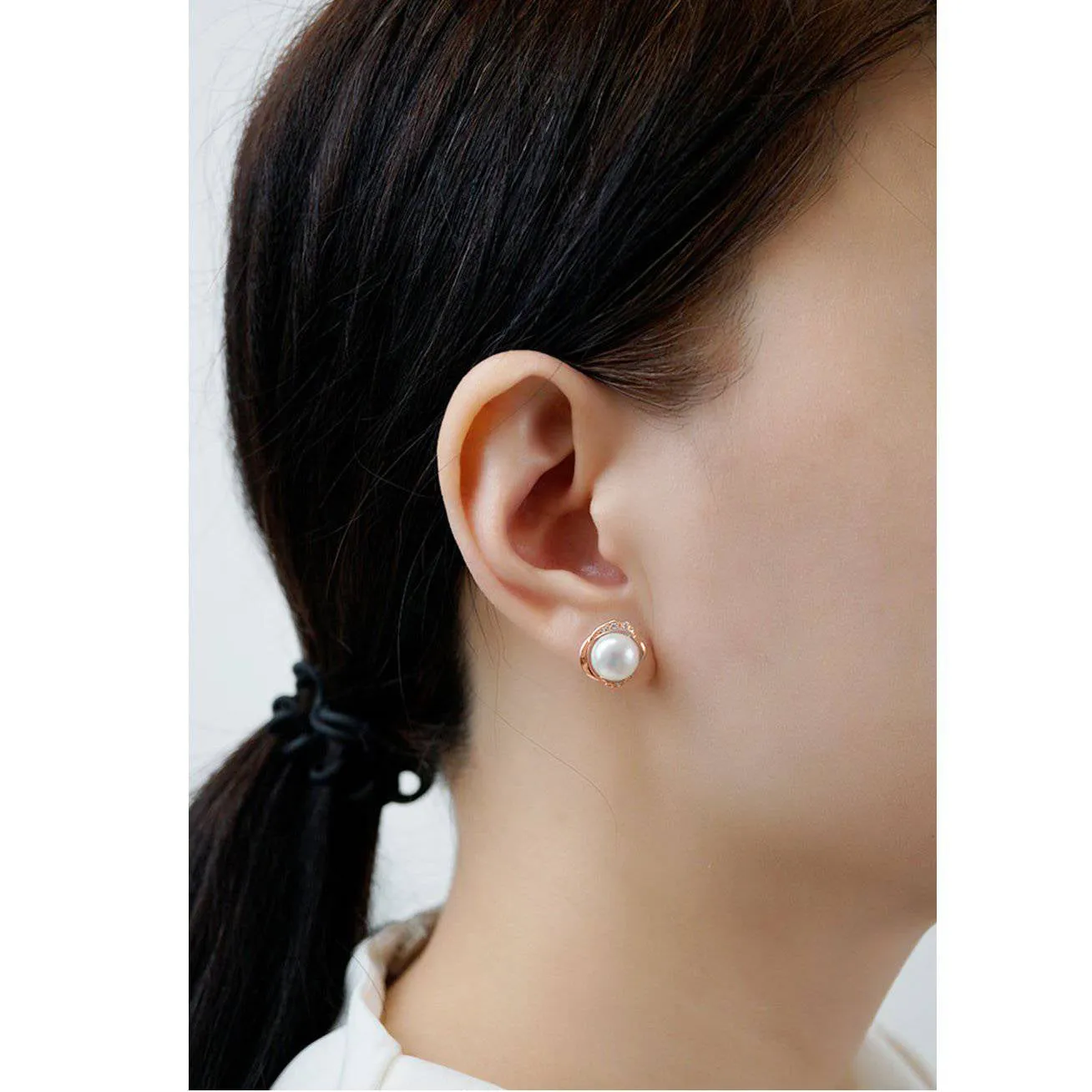 Elegant Freshwater Pearl Earrings WE00357