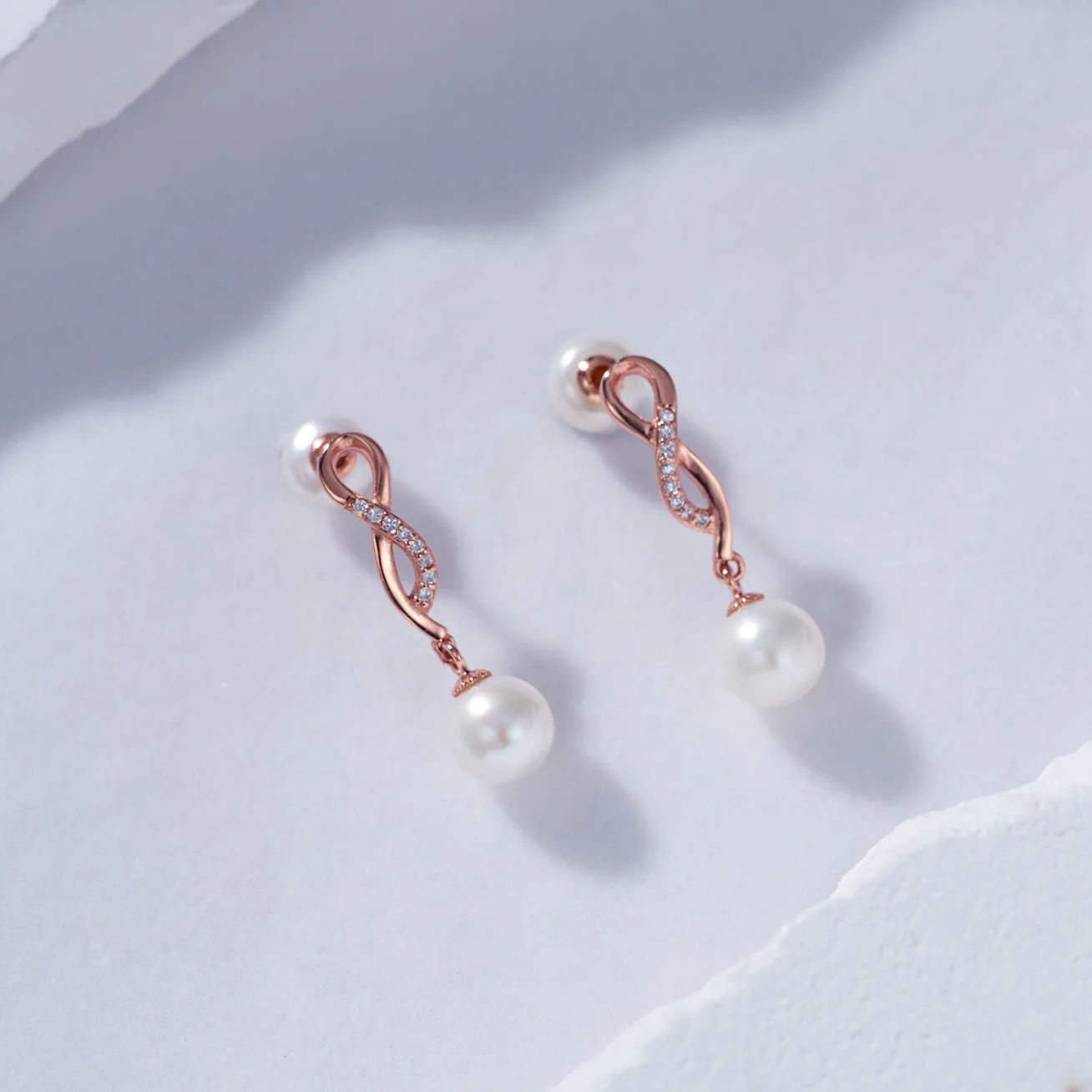 Elegant Freshwater Pearl Earrings WE00632