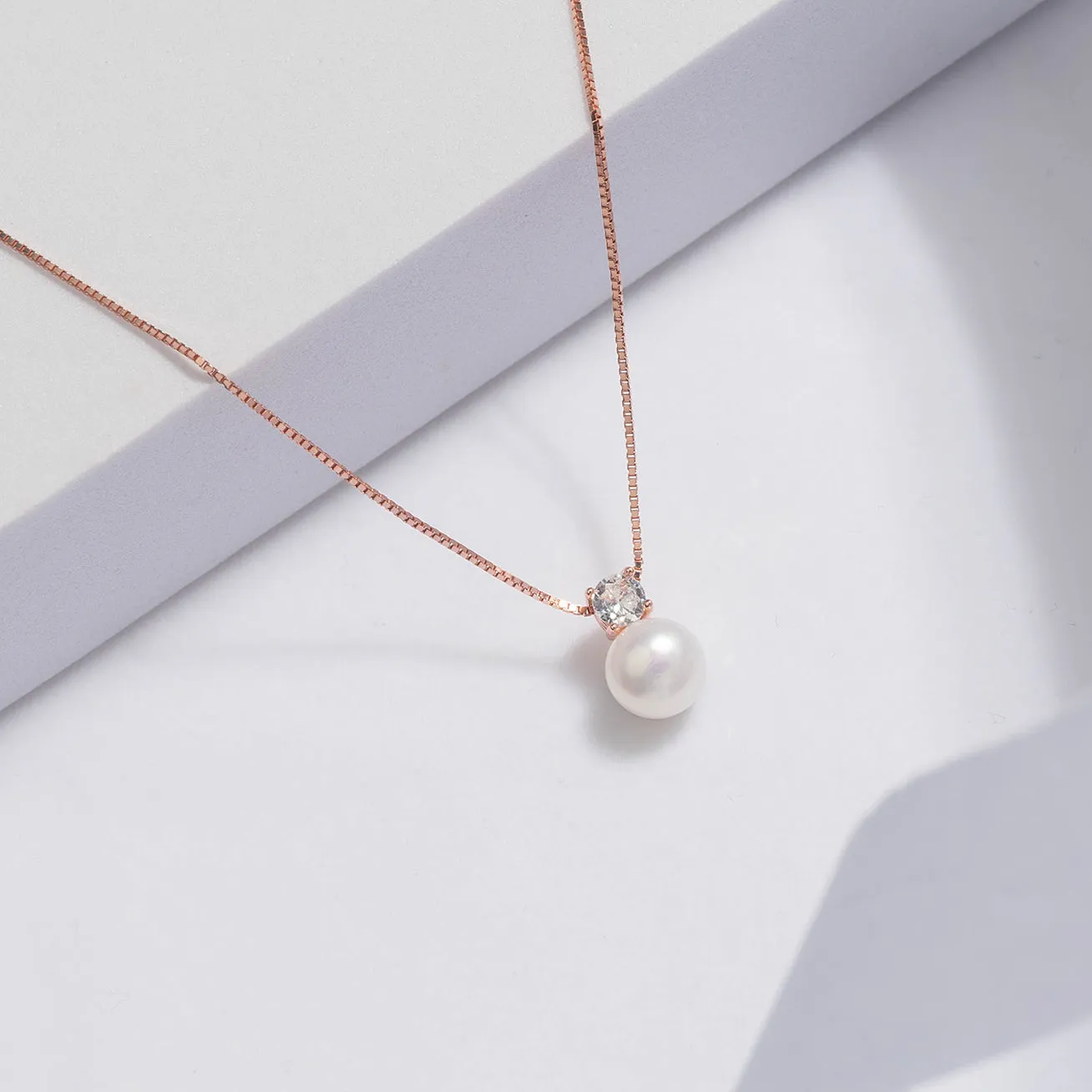 Elegant Freshwater Round Pearl Necklace WN00510