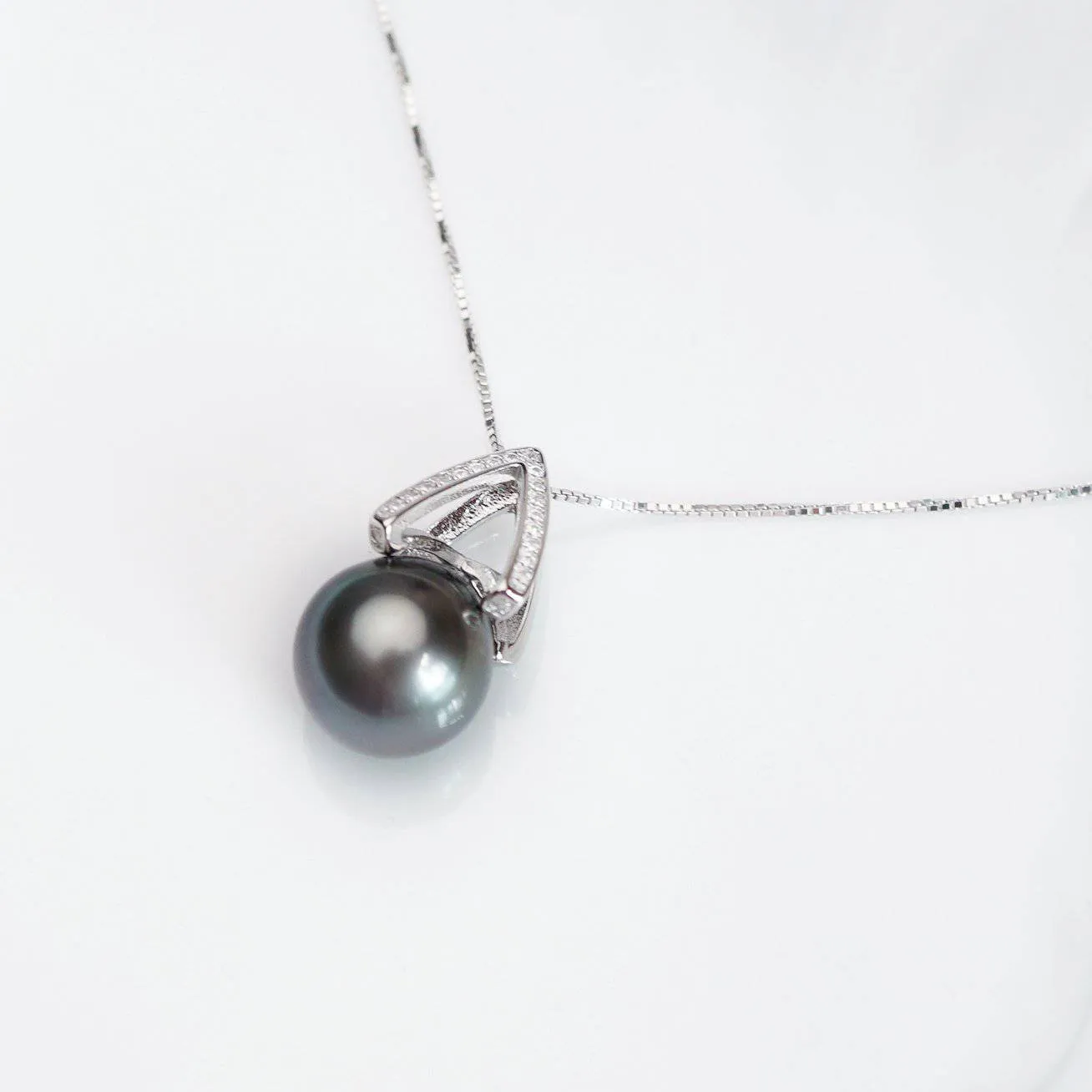 Elegant Tahitian Pearl Necklace WN00073