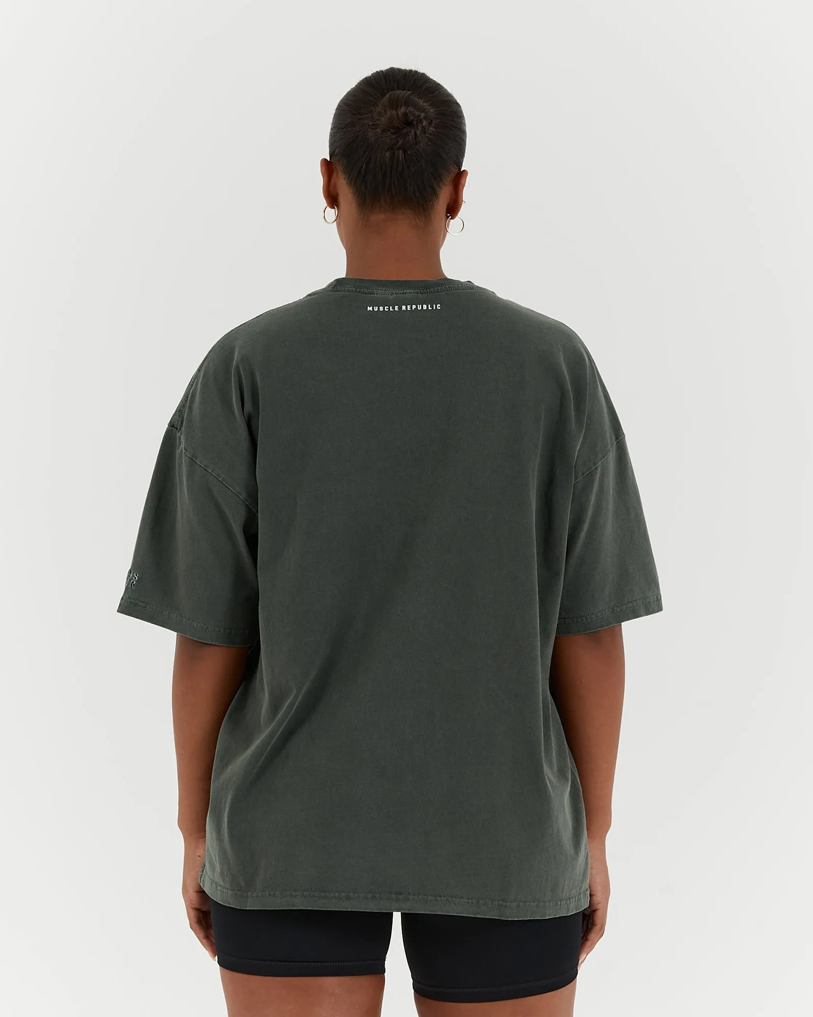 ESSENTIALS TEE - FADED FERN