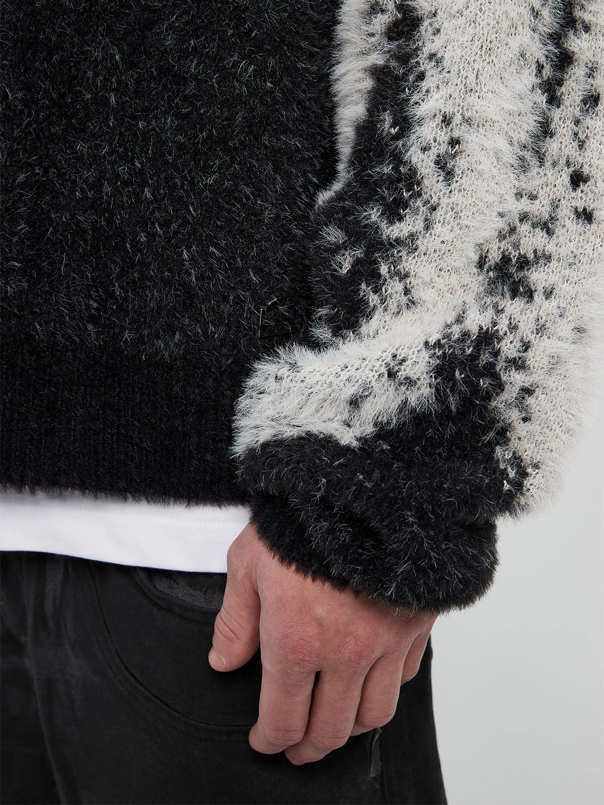 FADED FURRY SWEATER - BLACK