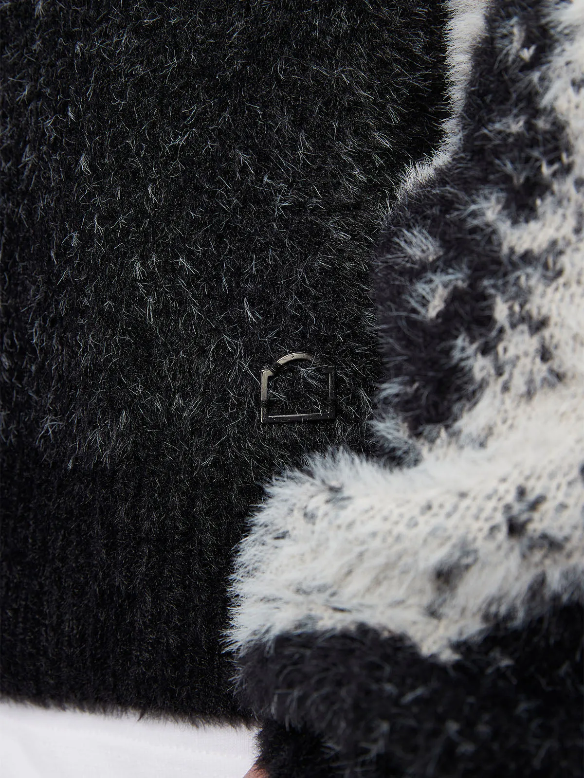 FADED FURRY SWEATER - BLACK