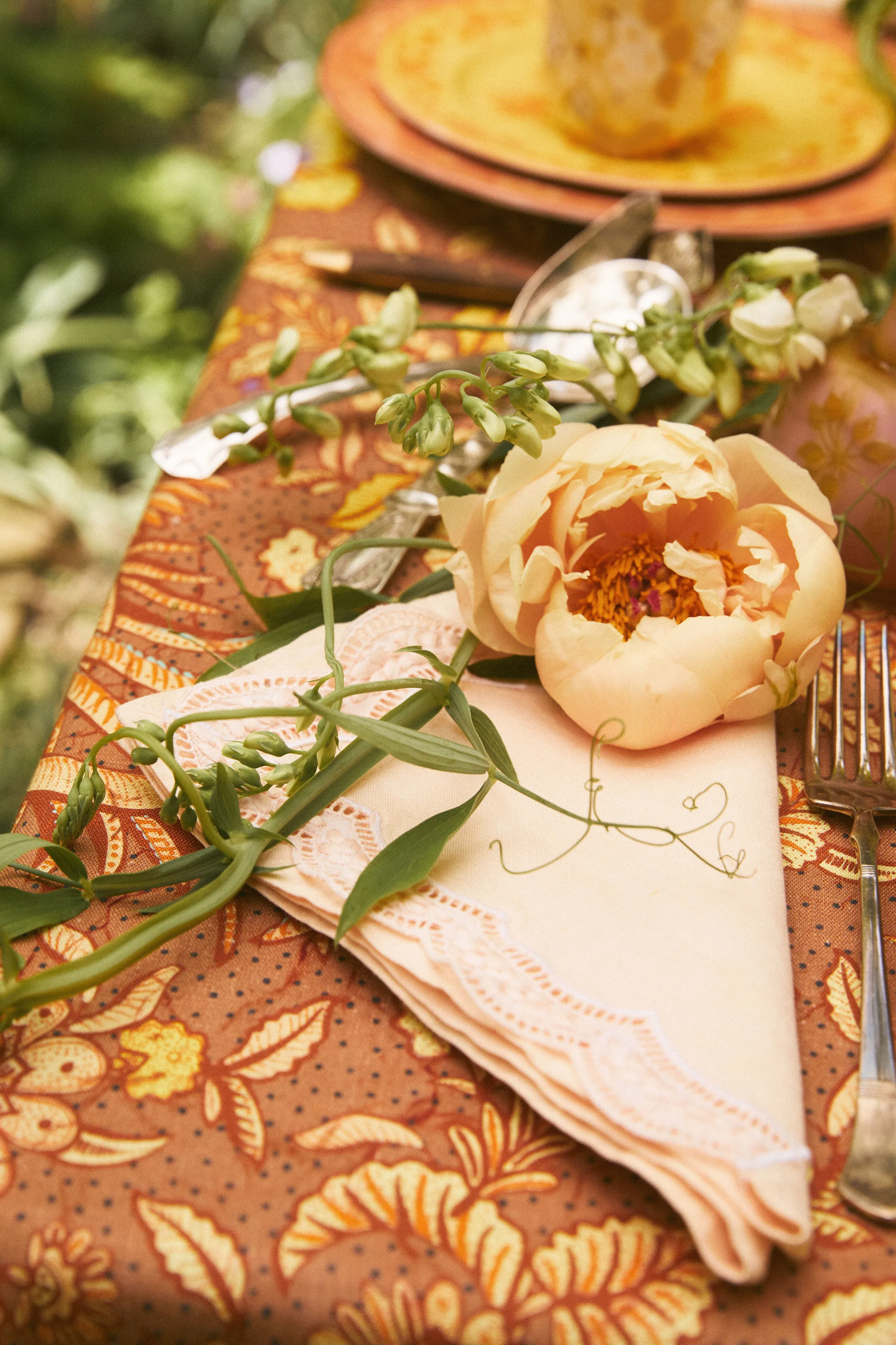 Scallop Embroidered Napkin - Blush